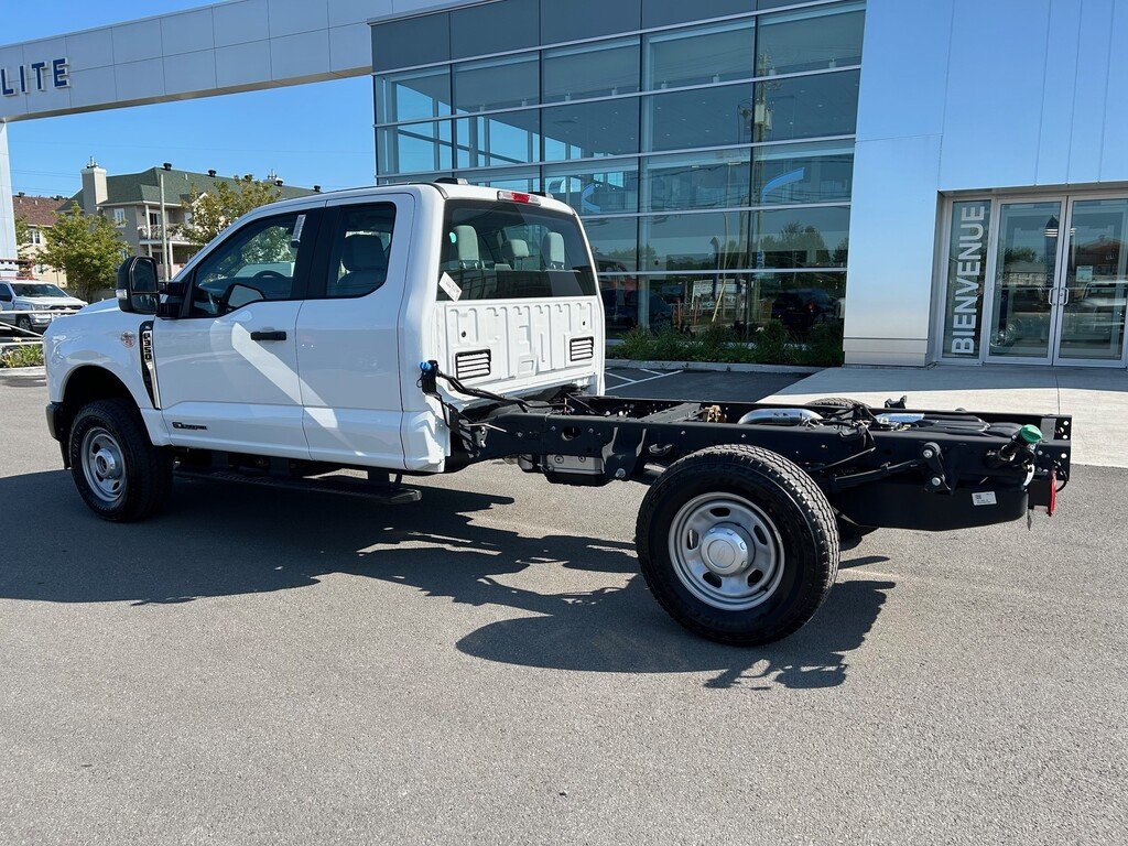 Ford F-350 SRW CHASSIS CAB XL 2024 à Charlemagne, Québec - 3 - w1024h768px