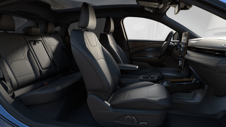 2025 Ford Mustang Mach-E Premium in Charlemagne, Quebec - 6 - w1024h768px