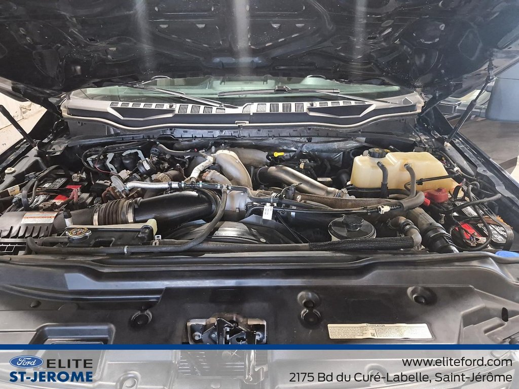 2022 Ford Super Duty F-550 DRW F-550SD,XLT, Diesel 6.7L,Dompeur in Charlemagne, Quebec - 17 - w1024h768px