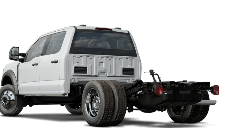 2025 Ford F-550 Chassis Cab XLT in Charlemagne, Quebec - 2 - w1024h768px