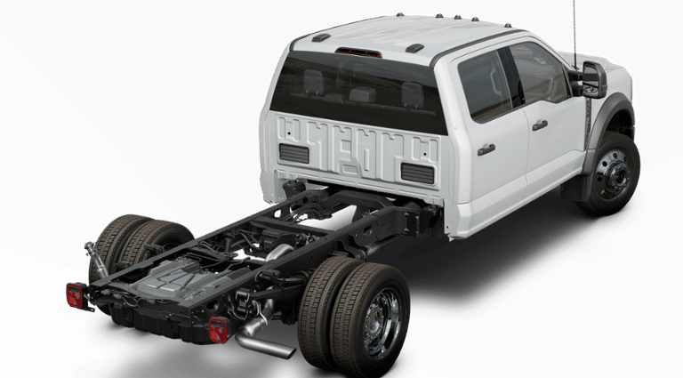 2025 Ford F-550 Chassis Cab XLT in Charlemagne, Quebec - 3 - w1024h768px