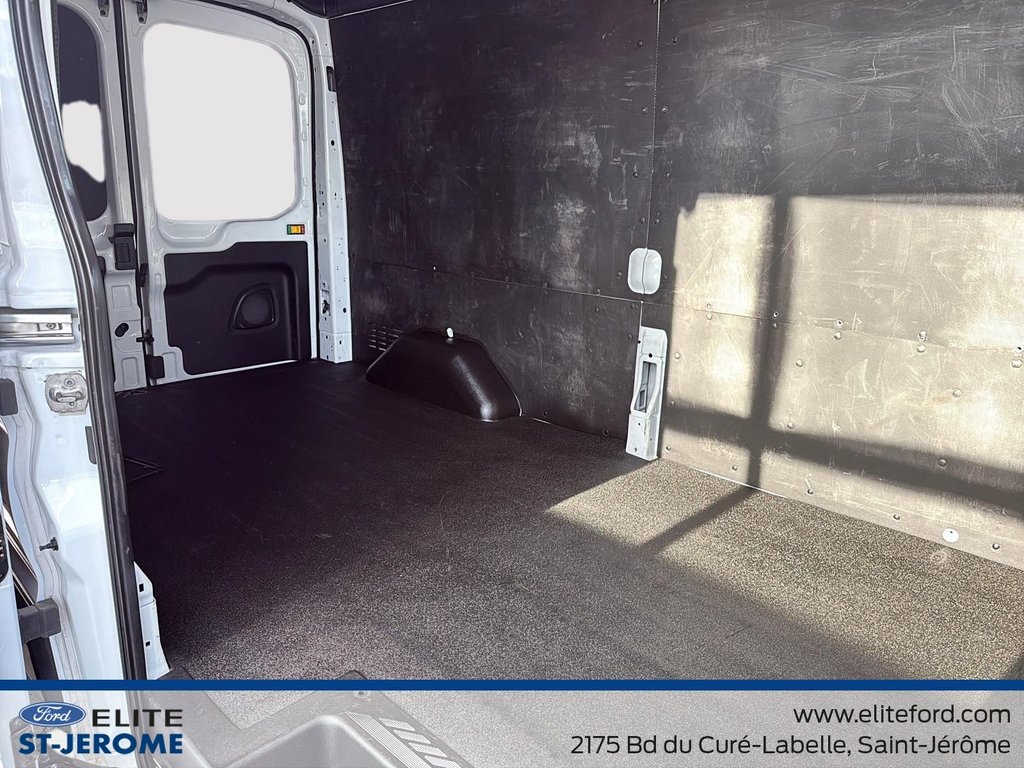 Ford Transit Cargo Van T-250  AWD TOIT MOYEN, 148PO, CRUISE CONTROLE, ENS 2023 à Charlemagne, Québec - 16 - w1024h768px