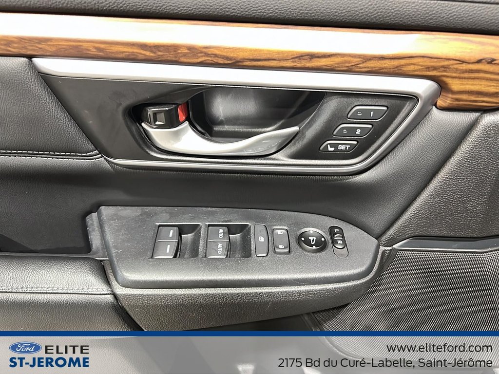 2017 Honda CR-V Touring in Charlemagne, Quebec - 18 - w1024h768px