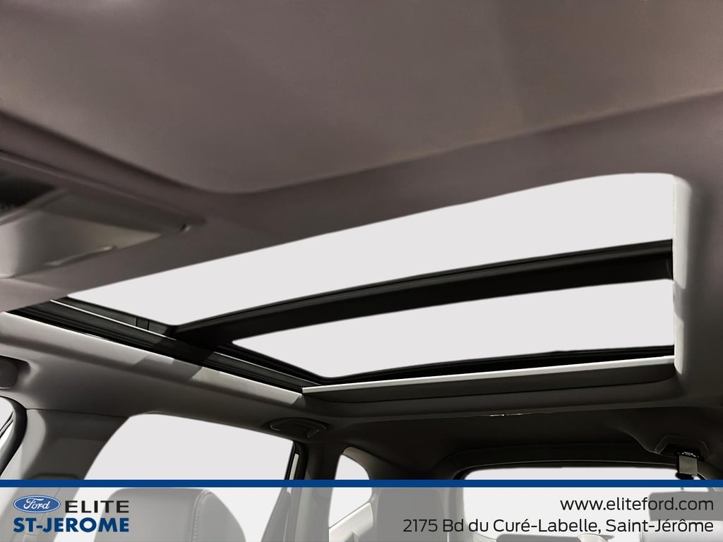 2017 Honda CR-V Touring in Charlemagne, Quebec - 23 - w1024h768px