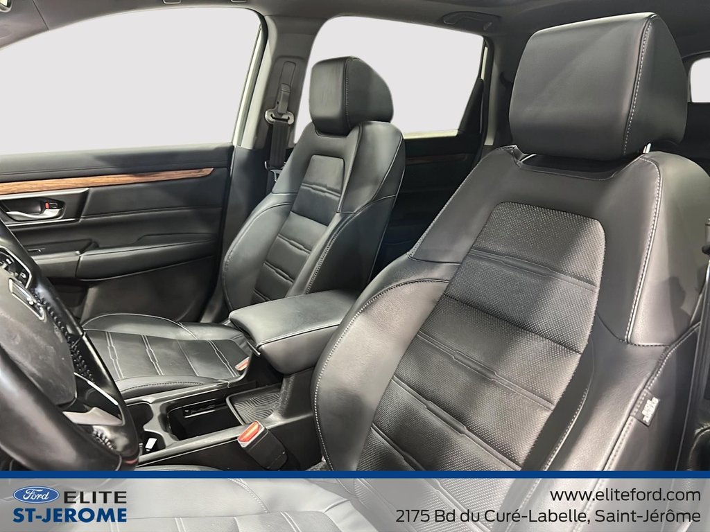 2017 Honda CR-V Touring in Charlemagne, Quebec - 16 - w1024h768px