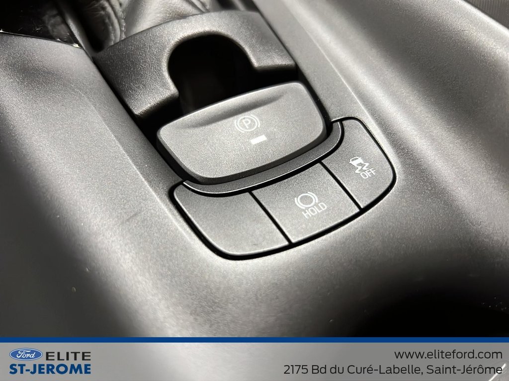 2021 Toyota CHR XLE in Charlemagne, Quebec - 24 - w1024h768px