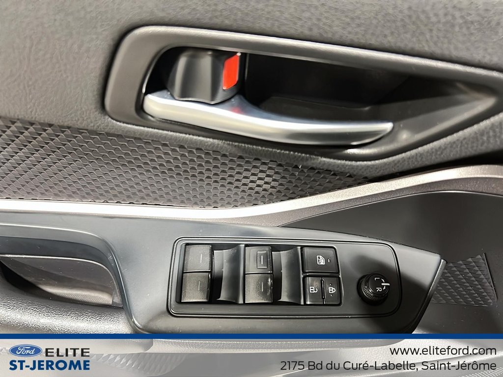 2021 Toyota CHR XLE in Charlemagne, Quebec - 19 - w1024h768px