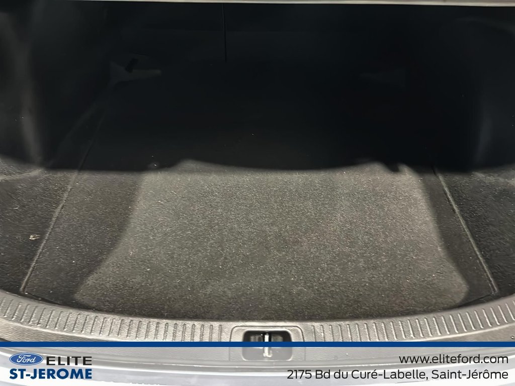 2023 Toyota Corolla Hybrid LE in Charlemagne, Quebec - 10 - w1024h768px