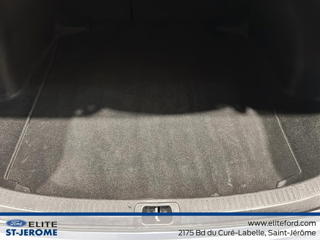 2024 Toyota Corolla Hybrid LE in Charlemagne, Quebec - 11 - w1024h768px