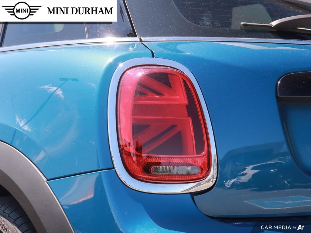 2022 MINI Cooper 5 Door in Ajax, Ontario at Lakeridge Auto Gallery - 12 - w1024h768px