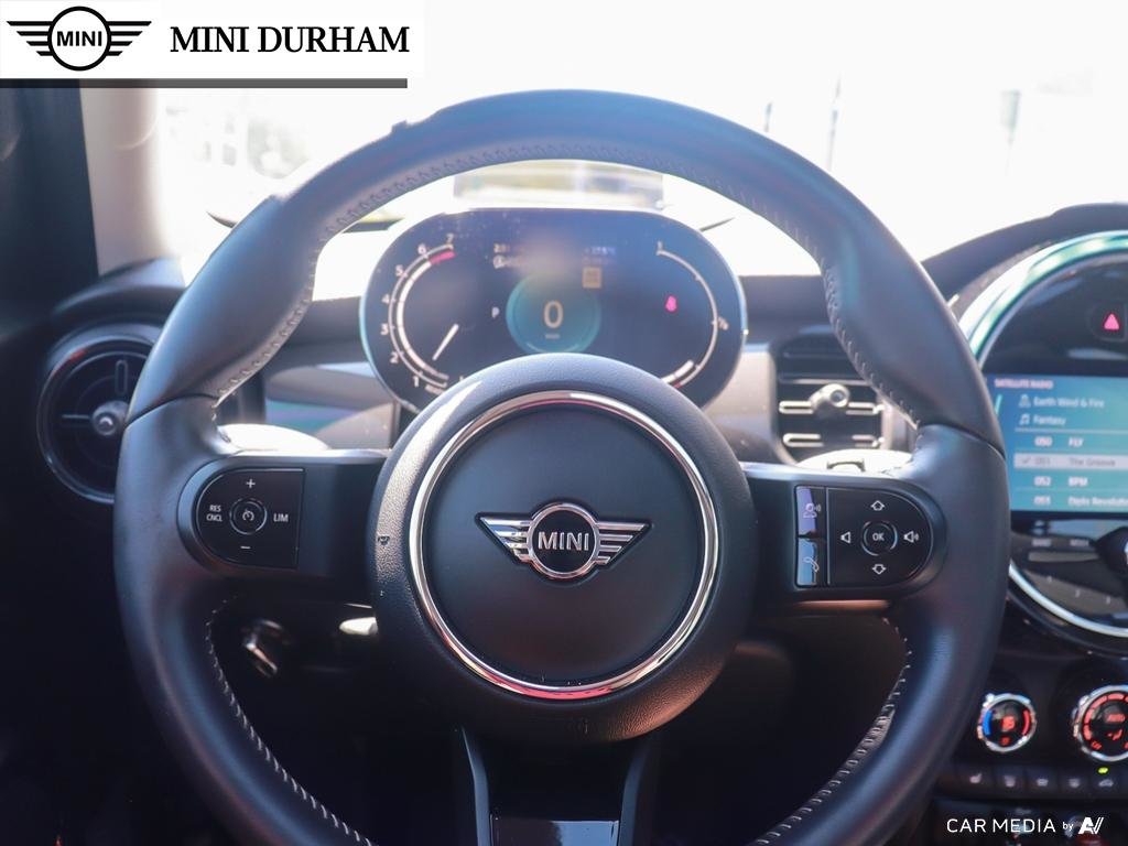 2022 MINI Cooper 5 Door in Ajax, Ontario at Lakeridge Auto Gallery - 14 - w1024h768px