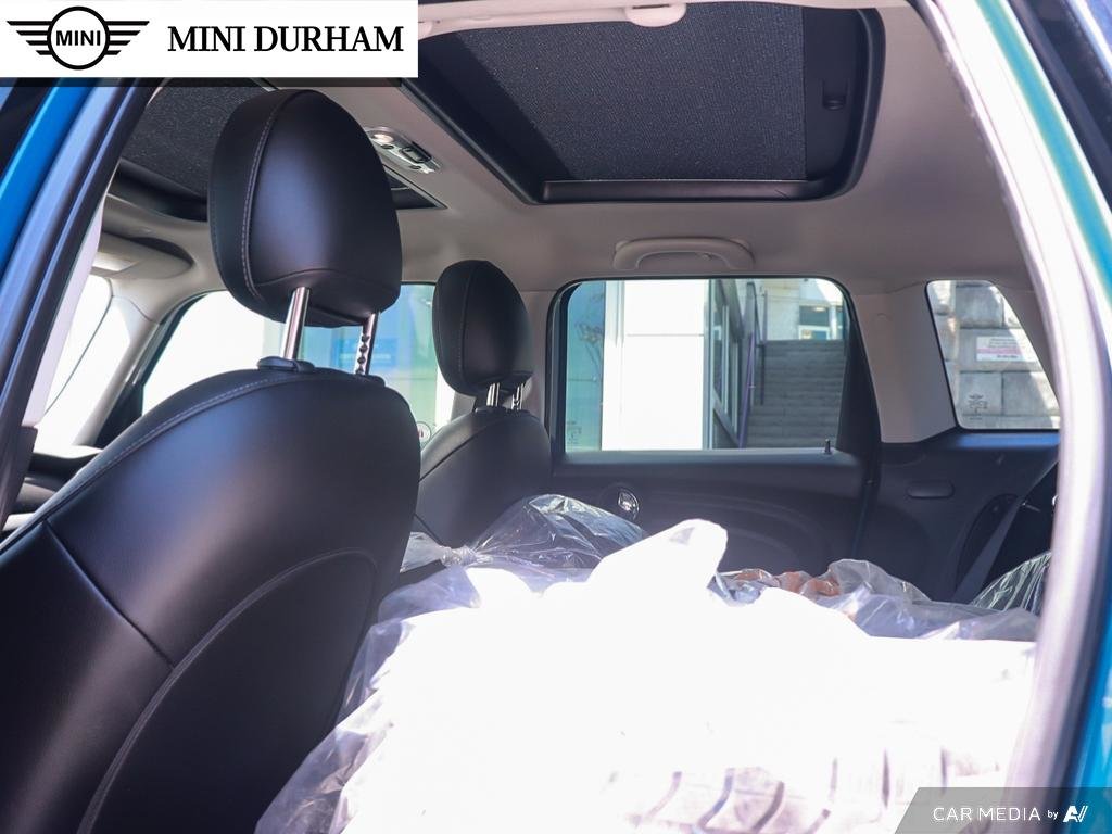 2022 MINI Cooper 5 Door in Ajax, Ontario at Lakeridge Auto Gallery - 24 - w1024h768px