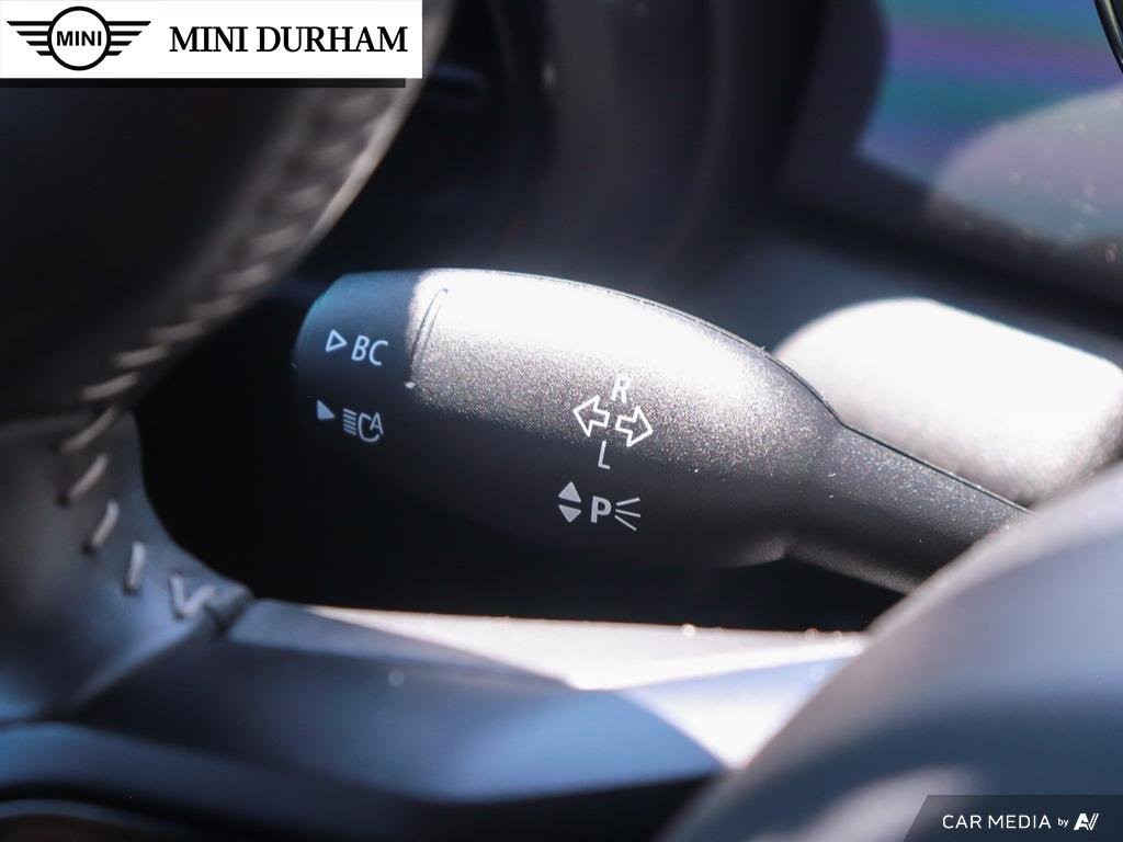 2022 MINI Cooper 5 Door in Ajax, Ontario at Lakeridge Auto Gallery - 16 - w1024h768px