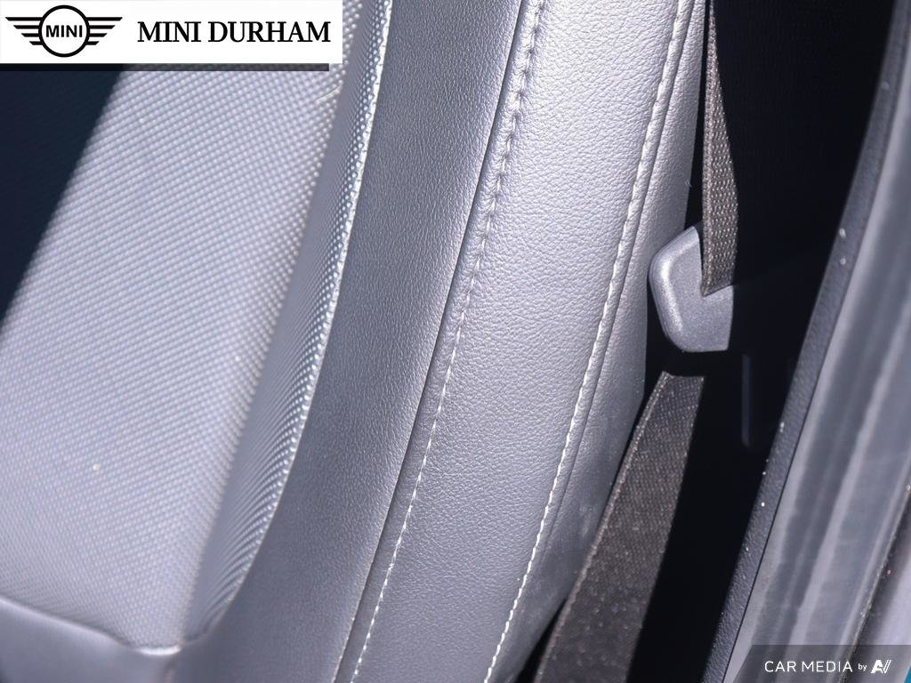 2022 MINI Cooper 5 Door in Ajax, Ontario at Lakeridge Auto Gallery - 23 - w1024h768px