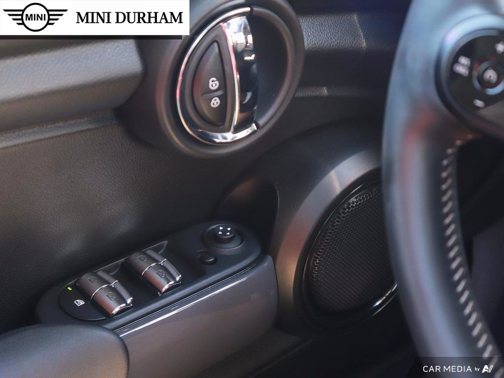 2022 MINI Cooper 5 Door in Ajax, Ontario at Lakeridge Auto Gallery - 17 - w1024h768px