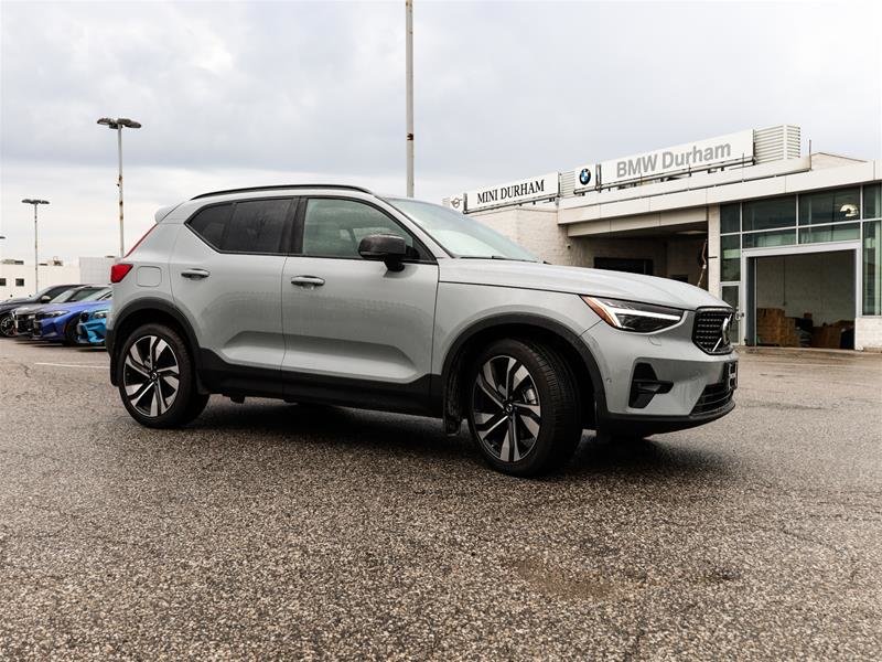 2024 Volvo XC40 B5 AWD Ultimate Dark Theme in Ajax, Ontario at Lakeridge Auto Gallery - 12 - w1024h768px