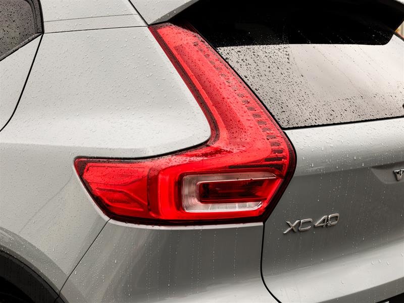 2024 Volvo XC40 B5 AWD Ultimate Dark Theme in Ajax, Ontario at Lakeridge Auto Gallery - 17 - w1024h768px