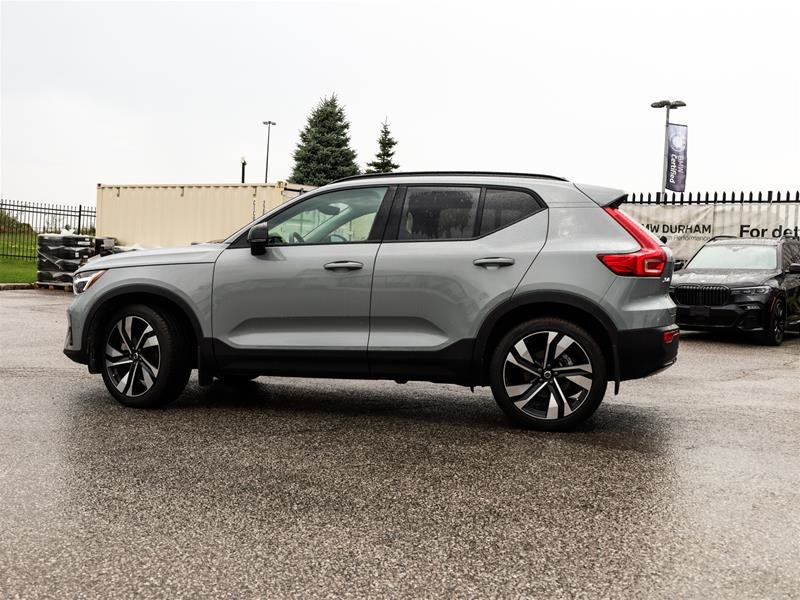 2024 Volvo XC40 B5 AWD Ultimate Dark Theme in Ajax, Ontario at Lakeridge Auto Gallery - 21 - w1024h768px