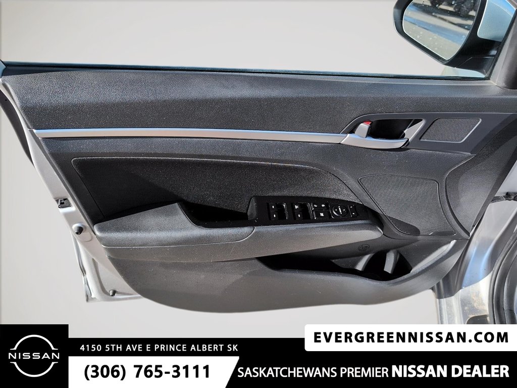 2020 Hyundai Elantra Preferred w/Sun & Safety Package in Prince Albert, Saskatchewan - 14 - w1024h768px