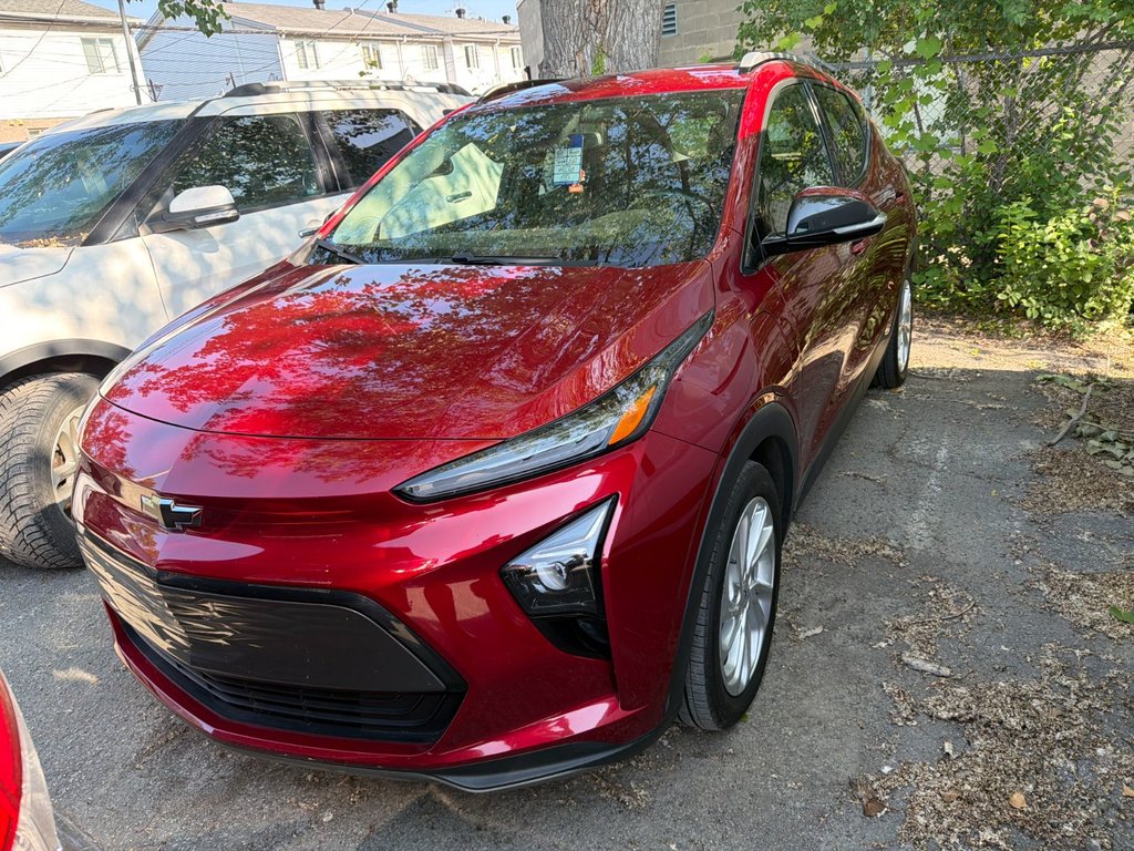 2022 Chevrolet Bolt EUV LT in Pointe-Aux-Trembles, Quebec - 1 - w1024h768px