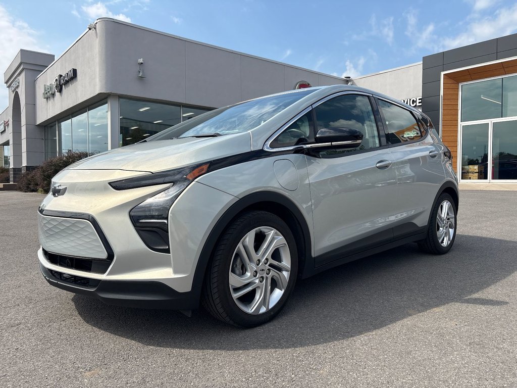 Chevrolet Bolt EV 1LT 2023 à Pointe-Aux-Trembles, Québec - 1 - w1024h768px