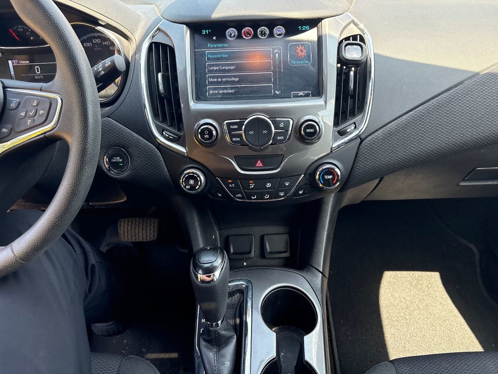 Chevrolet Cruze LT + RS TRIM 2017 à Pointe-Aux-Trembles, Québec - 7 - w1024h768px