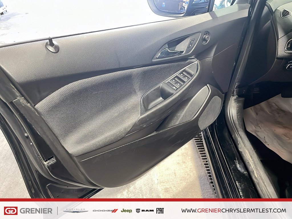 Chevrolet Cruze LT A HAYON + AUTOMATIQUE 2018 à Pointe-Aux-Trembles, Québec - 9 - w1024h768px