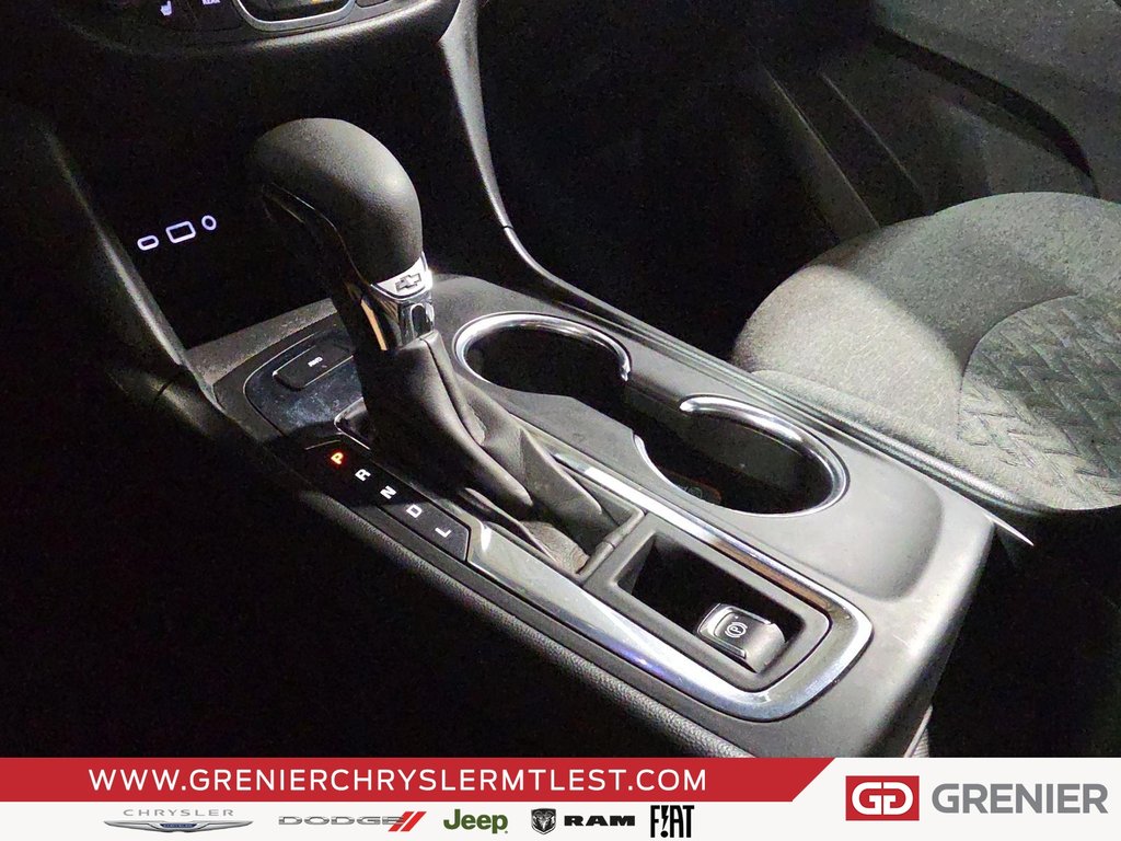 2022 Chevrolet Equinox LT + AWD + DEMARREUR + CARPLAY in Pointe-Aux-Trembles, Quebec - 11 - w1024h768px