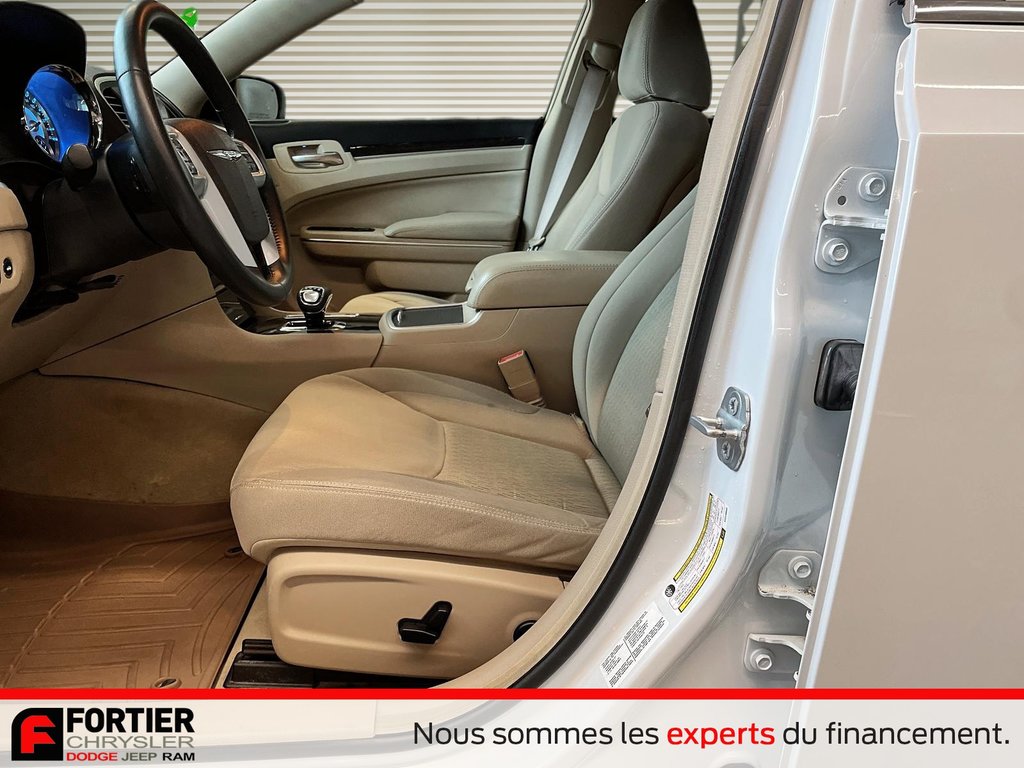 Chrysler 300 TOURING + BAS KILOMETRAGE + BLUETOOTH 2014 à Pointe-Aux-Trembles, Québec - 15 - w1024h768px
