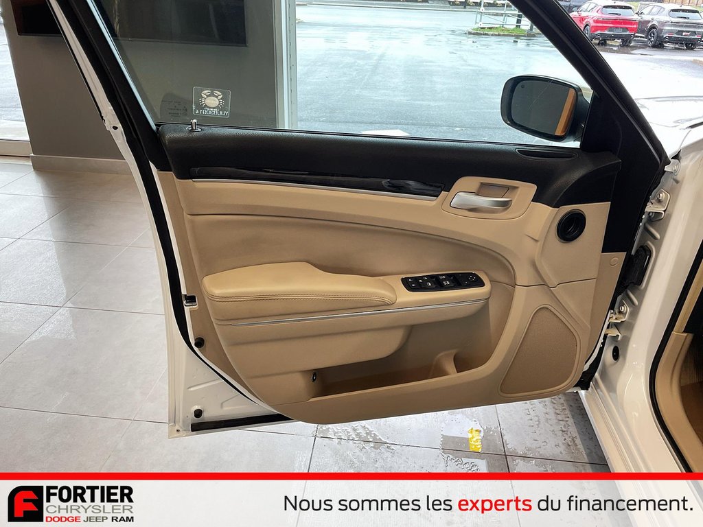 2014 Chrysler 300 TOURING + BAS KILOMETRAGE + BLUETOOTH in Pointe-Aux-Trembles, Quebec - 17 - w1024h768px
