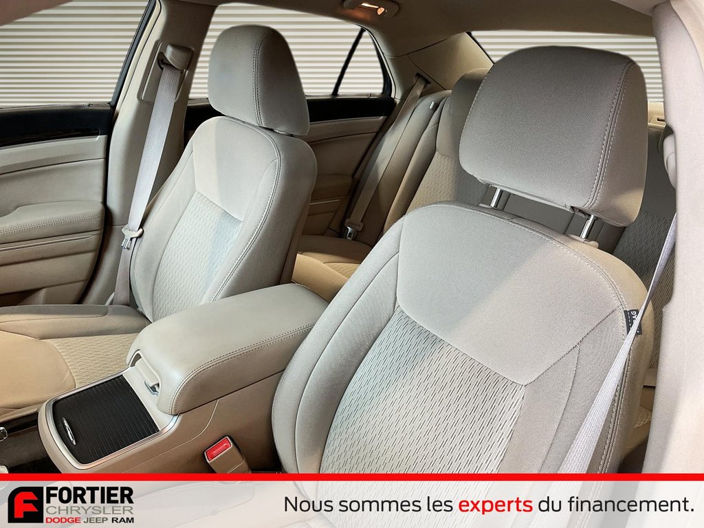 Chrysler 300 TOURING + BAS KILOMETRAGE + BLUETOOTH 2014 à Pointe-Aux-Trembles, Québec - 16 - w1024h768px