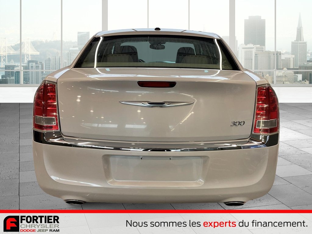 2014 Chrysler 300 TOURING + BAS KILOMETRAGE + BLUETOOTH in Pointe-Aux-Trembles, Quebec - 8 - w1024h768px