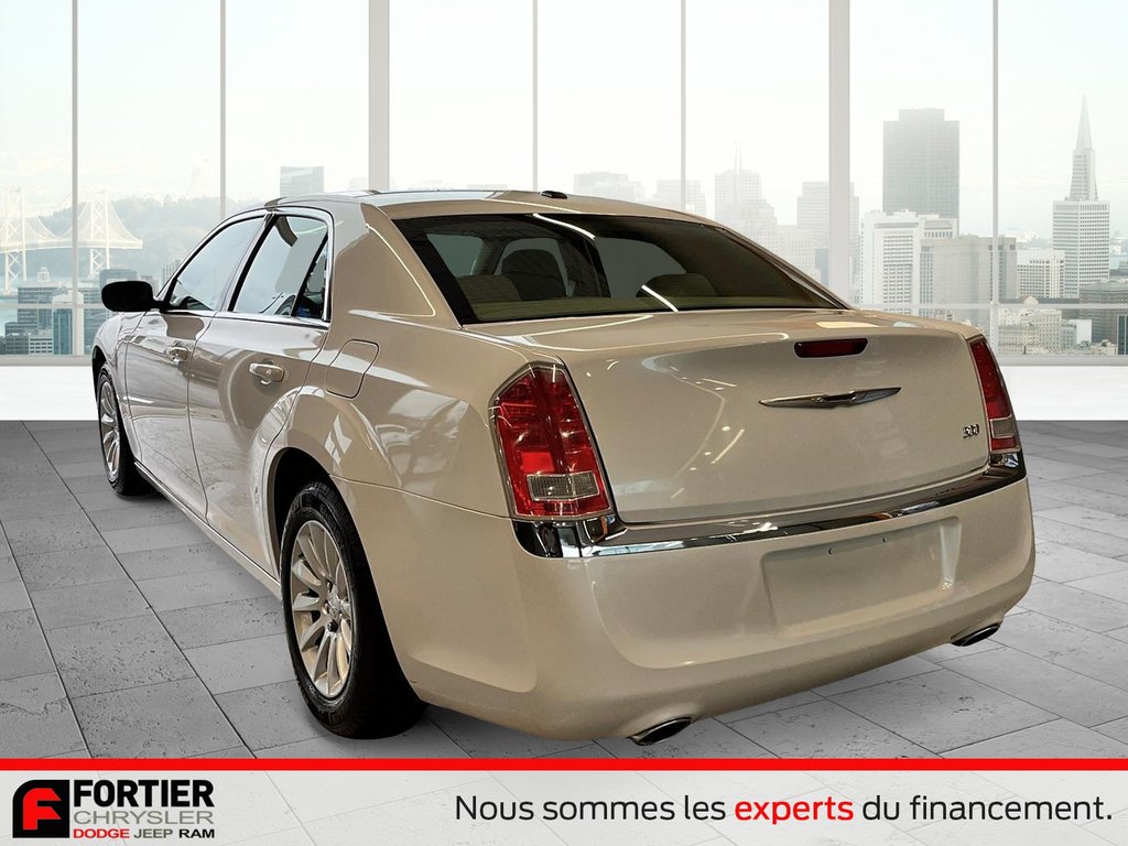 2014 Chrysler 300 TOURING + BAS KILOMETRAGE + BLUETOOTH in Pointe-Aux-Trembles, Quebec - 9 - w1024h768px