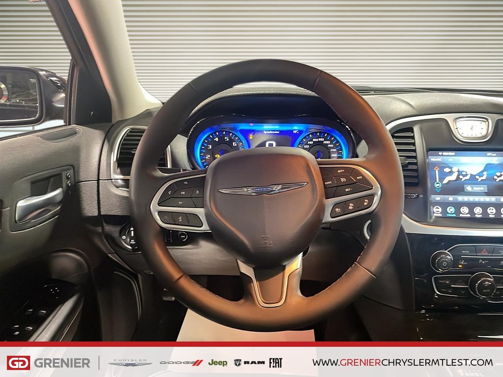 2023 Chrysler 300 TOURING L  + AWD + TOI OUVRANT PANO + CUIR in Pointe-Aux-Trembles, Quebec - 9 - w1024h768px
