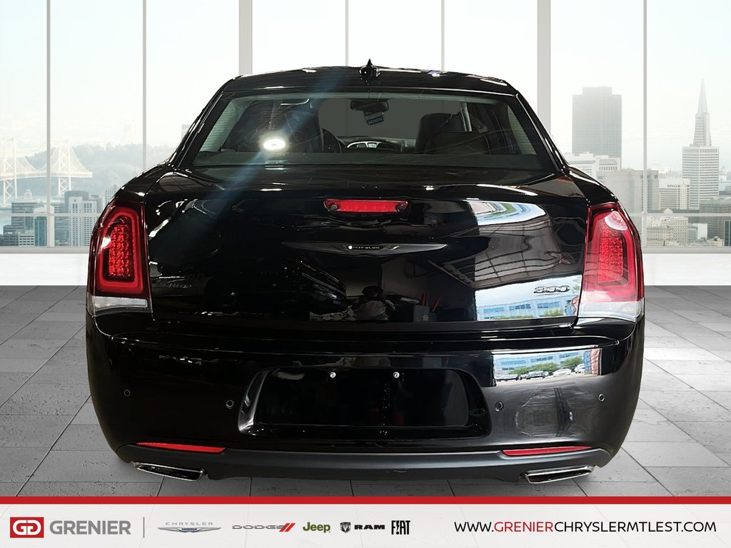 2023 Chrysler 300 TOURING L  + AWD + TOI OUVRANT PANO + CUIR in Pointe-Aux-Trembles, Quebec - 3 - w1024h768px
