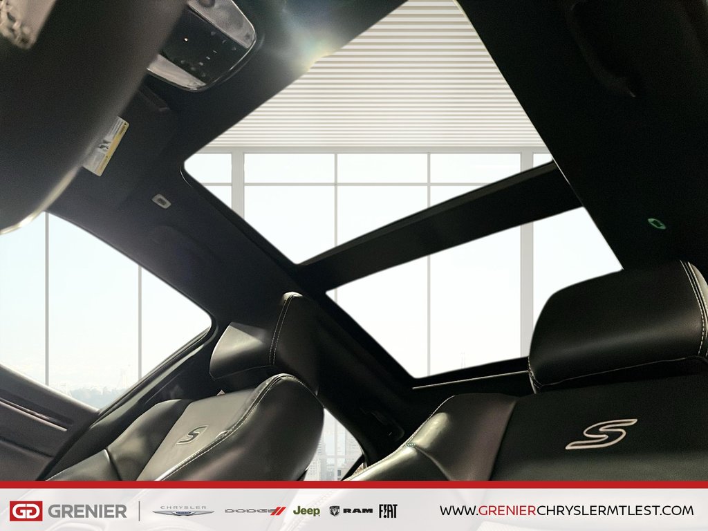 Chrysler 300 300S + AWD + TOIT OUVRANT PANO 2023 à Pointe-Aux-Trembles, Québec - 14 - w1024h768px
