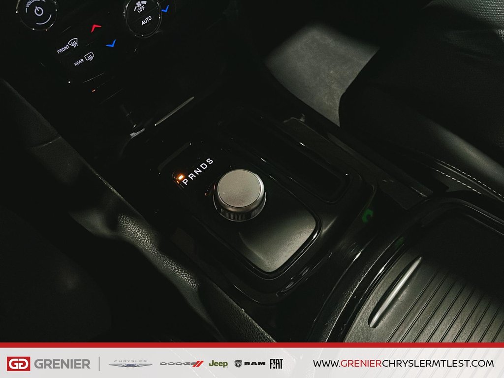 Chrysler 300 300S + AWD + TOIT OUVRANT PANO 2023 à Pointe-Aux-Trembles, Québec - 13 - w1024h768px