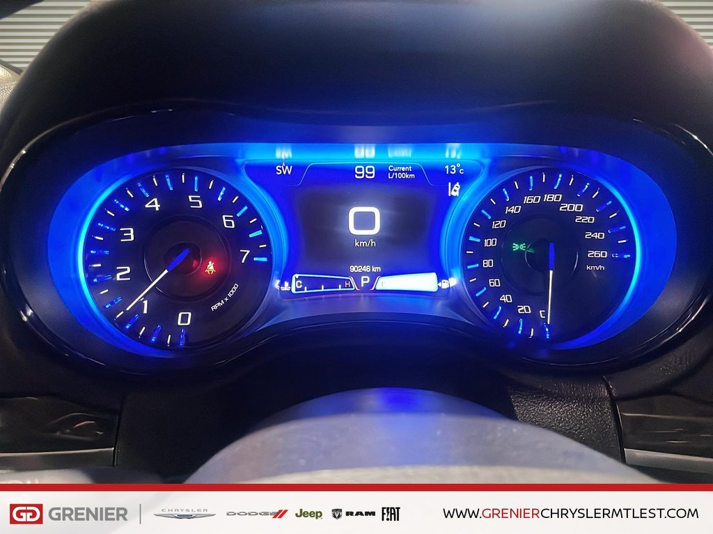 Chrysler 300 TOURING L + AWD + TOIT OUVRANT PANO 2023 à Pointe-Aux-Trembles, Québec - 12 - w1024h768px
