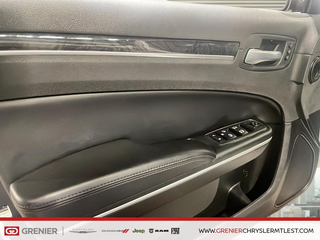 Chrysler 300 TOURING L + AWD + TOIT OUVRANT PANO 2023 à Pointe-Aux-Trembles, Québec - 10 - w1024h768px