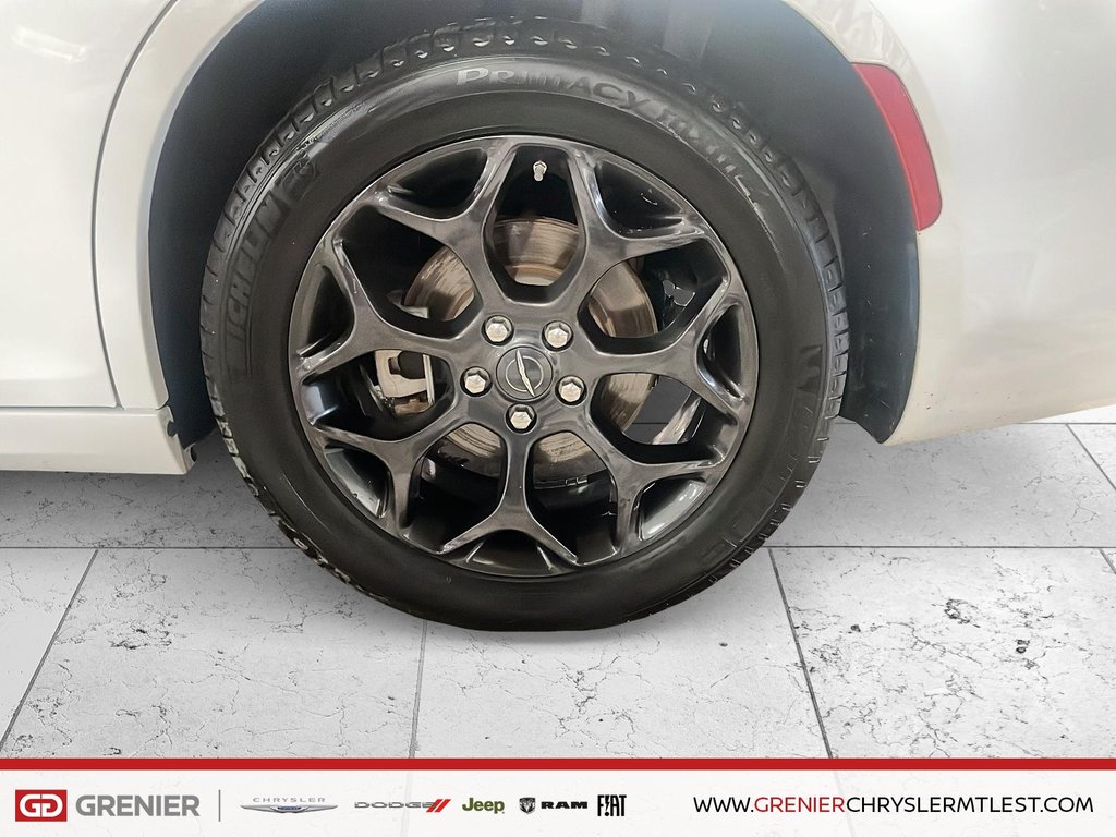 Chrysler 300 TOURING L + AWD + TOIT OUVRANT PANO 2023 à Pointe-Aux-Trembles, Québec - 7 - w1024h768px