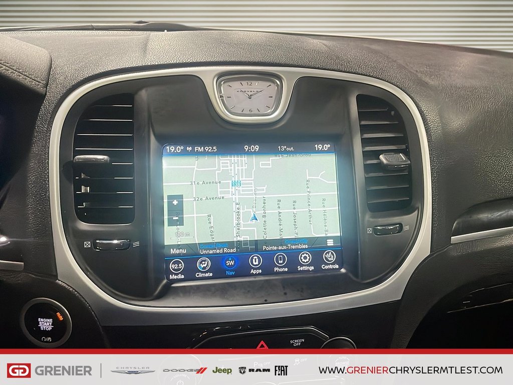 Chrysler 300 TOURING L + AWD + TOIT OUVRANT PANO 2023 à Pointe-Aux-Trembles, Québec - 16 - w1024h768px