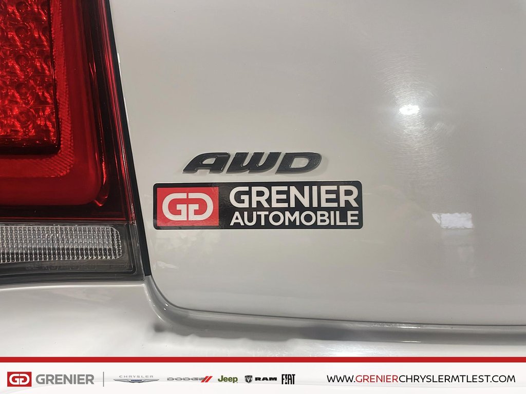 Chrysler 300 TOURING L + AWD + TOIT OUVRANT PANO 2023 à Pointe-Aux-Trembles, Québec - 4 - w1024h768px