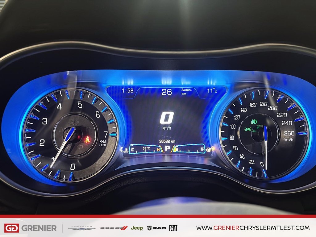 Chrysler 300 300C + RWD + V8 SRT HEMI 6.4L + TOIT OUVRANT PANO 2023 à Pointe-Aux-Trembles, Québec - 12 - w1024h768px