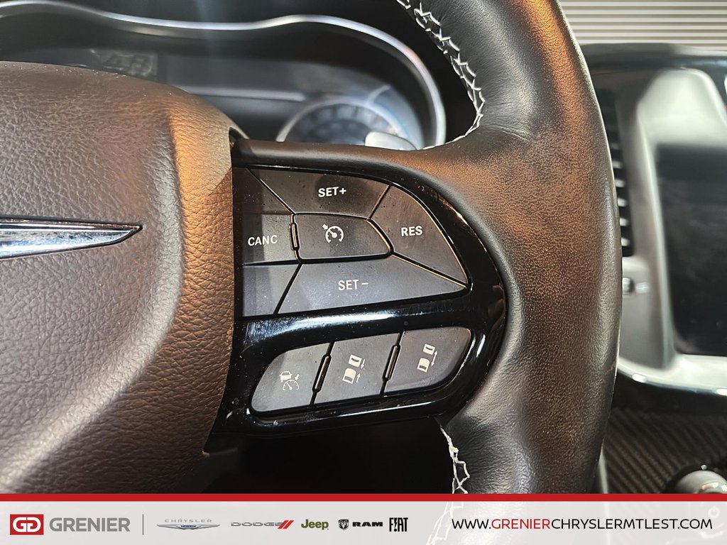 Chrysler 300 300C + RWD + V8 SRT HEMI 6.4L + TOIT OUVRANT PANO 2023 à Pointe-Aux-Trembles, Québec - 10 - w1024h768px