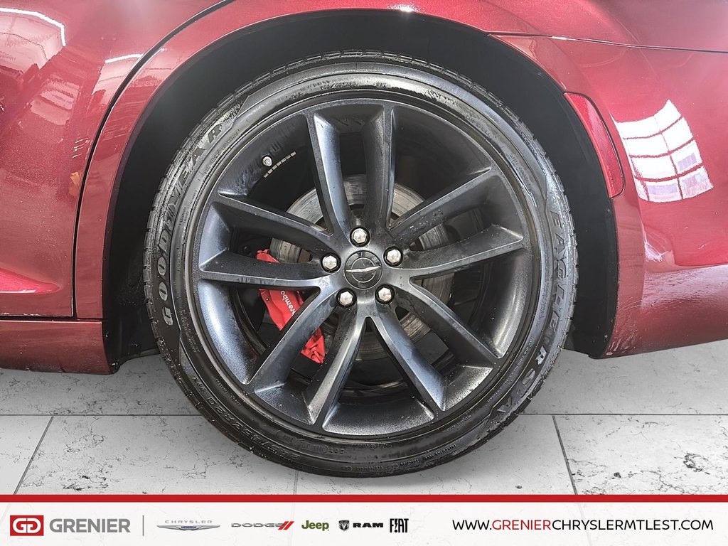 Chrysler 300 300C + RWD + V8 SRT HEMI 6.4L + TOIT OUVRANT PANO 2023 à Pointe-Aux-Trembles, Québec - 6 - w1024h768px