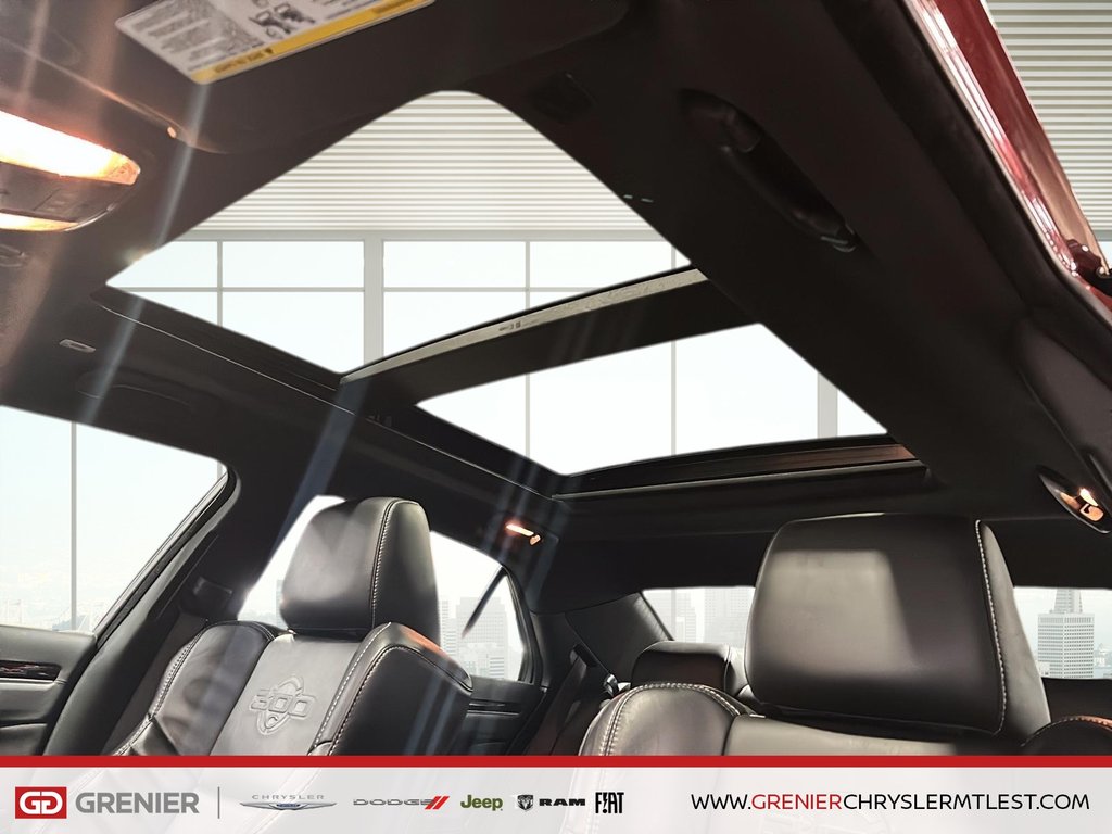 Chrysler 300 300C + RWD + V8 SRT HEMI 6.4L + TOIT OUVRANT PANO 2023 à Pointe-Aux-Trembles, Québec - 14 - w1024h768px