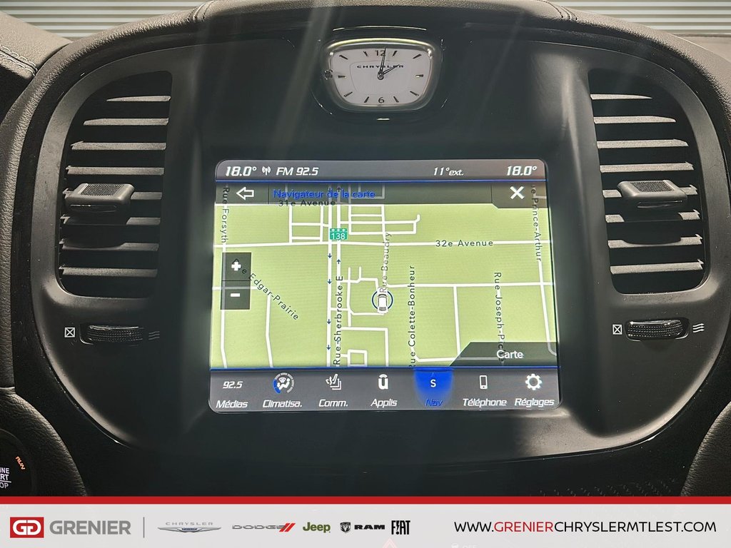 Chrysler 300 300C + RWD + V8 SRT HEMI 6.4L + TOIT OUVRANT PANO 2023 à Pointe-Aux-Trembles, Québec - 16 - w1024h768px