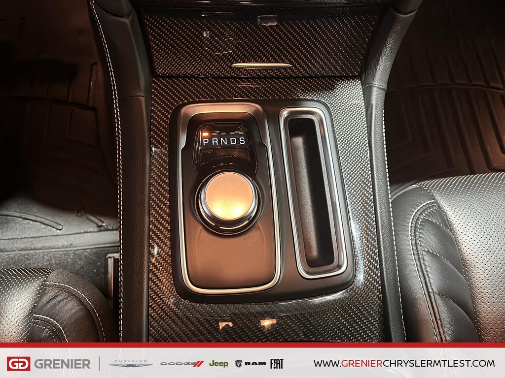 Chrysler 300 300C + RWD + V8 SRT HEMI 6.4L + TOIT OUVRANT PANO 2023 à Pointe-Aux-Trembles, Québec - 13 - w1024h768px