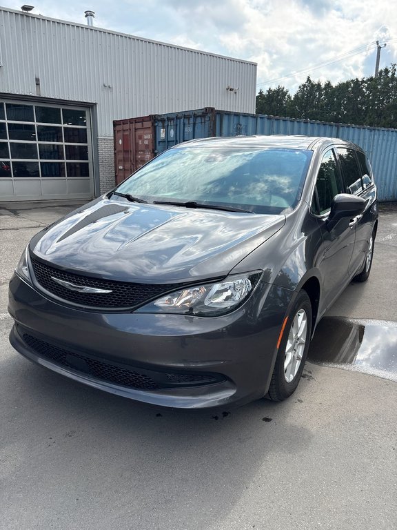 Chrysler Grand Caravan SXT 2022 à Pointe-Aux-Trembles, Québec - 1 - w1024h768px