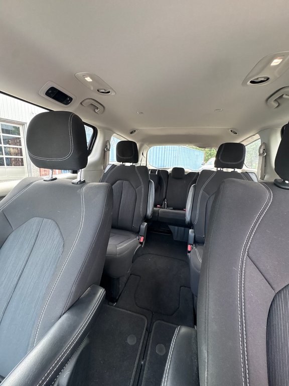 Chrysler Grand Caravan SXT 2022 à Pointe-Aux-Trembles, Québec - 9 - w1024h768px